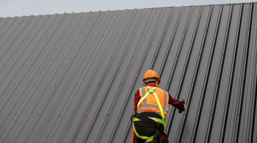 Professional gutter cleaning in Montara, CA